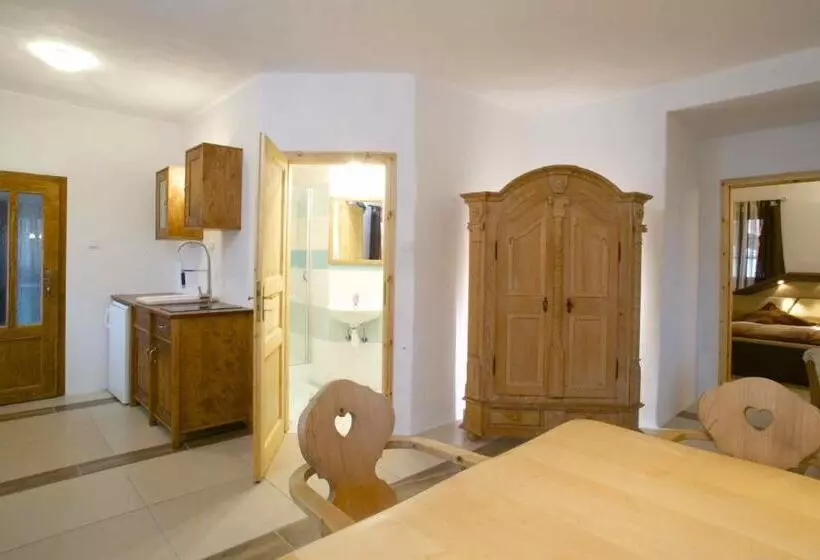 Aamiaismajoitus (B&B) Pension Slunečná