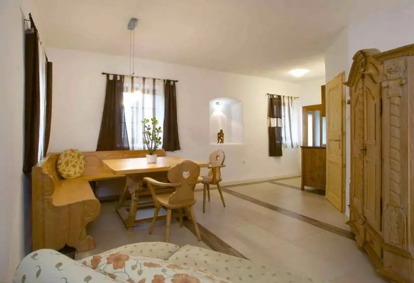 Aamiaismajoitus (B&B) Pension Slunečná