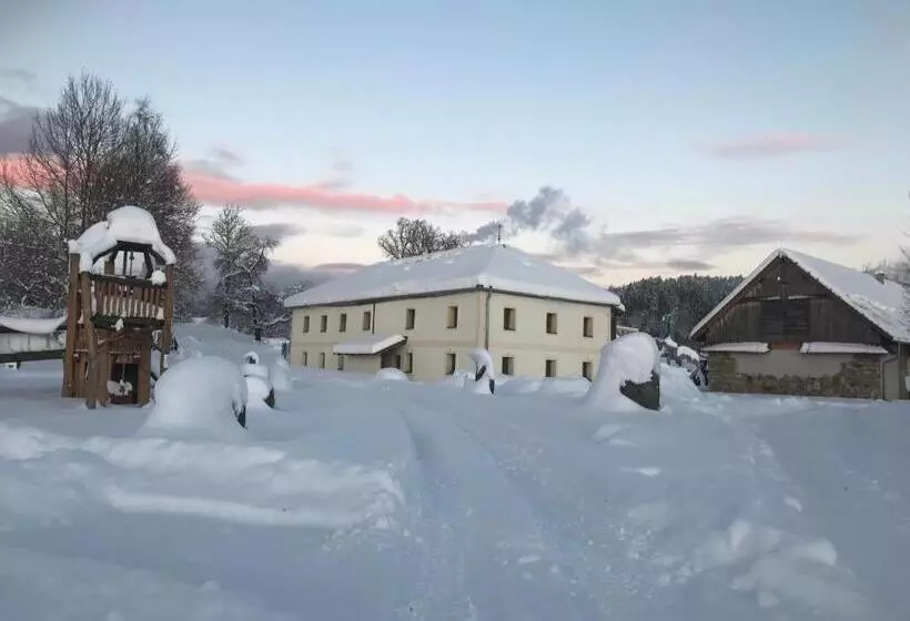 Aamiaismajoitus (B&B) Pension Slunečná