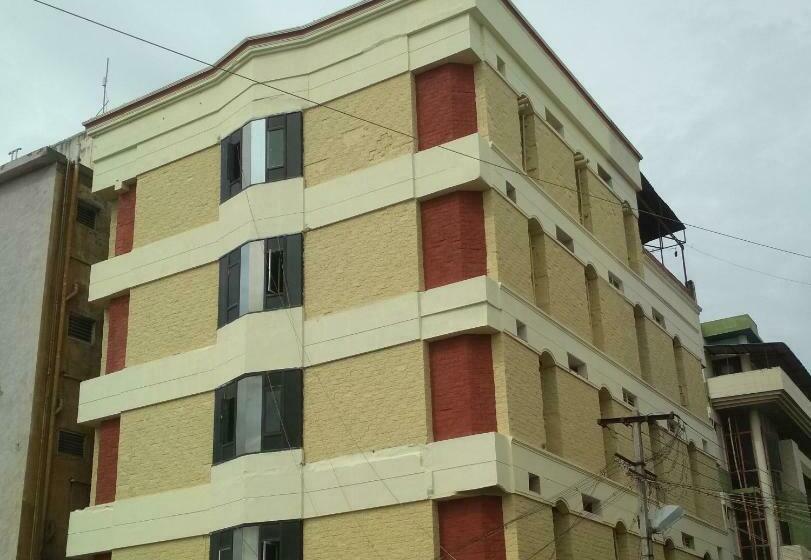 ホテル Sri Abbirami Lodge