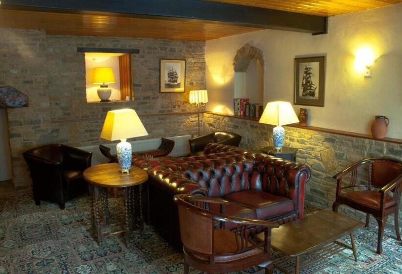 ホテル The Royal Lion