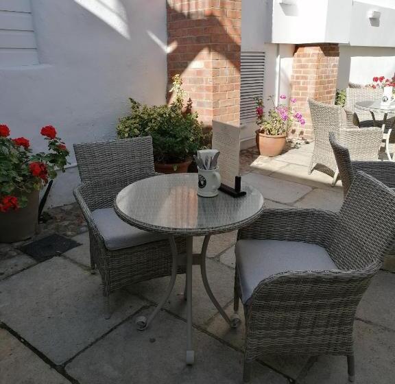 ホテル The Royal Lion