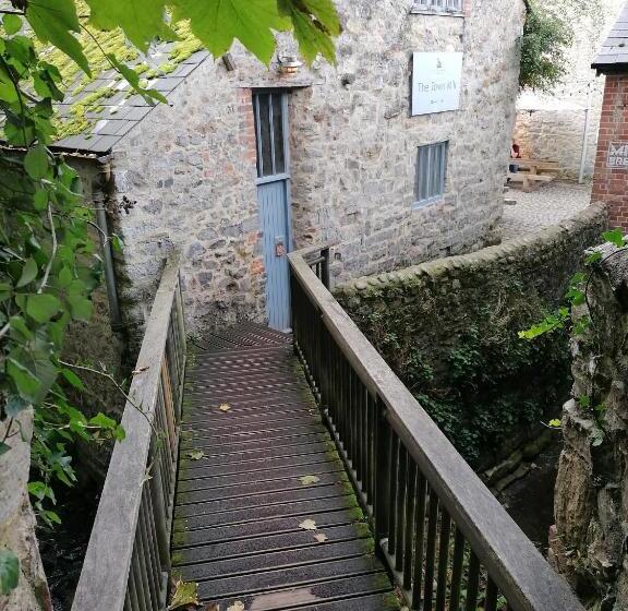 ホテル The Royal Lion