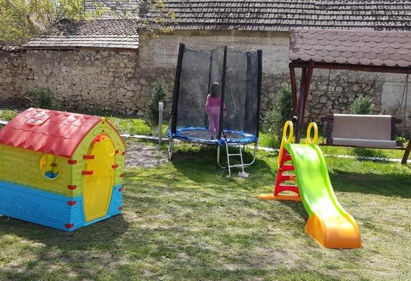 تختخواب و صبحانه Casa Doboş