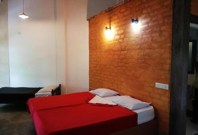 مبيت وإفطار Tea Garden Holiday Inn