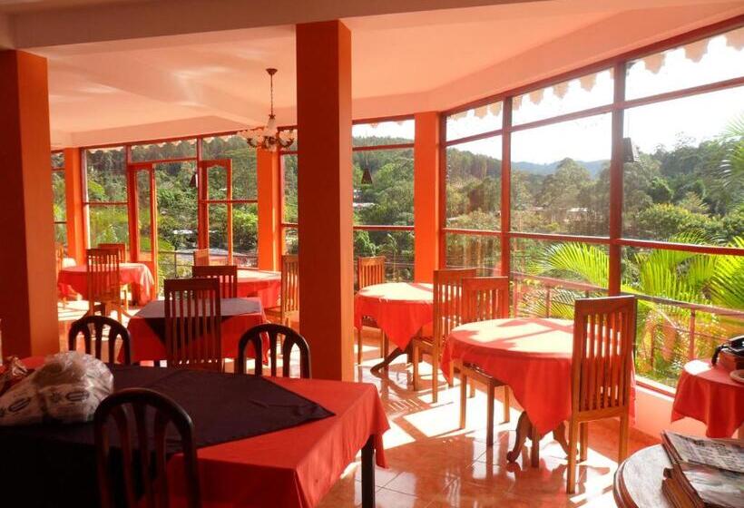 مبيت وإفطار Tea Garden Holiday Inn