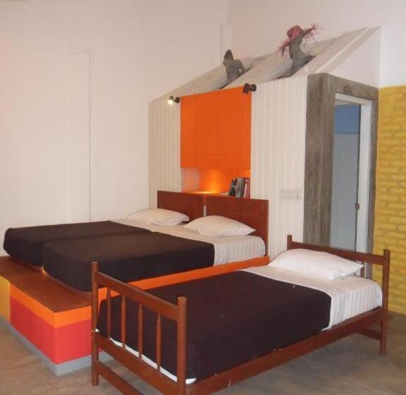 مبيت وإفطار Tea Garden Holiday Inn