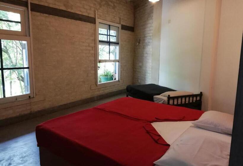 مبيت وإفطار Tea Garden Holiday Inn