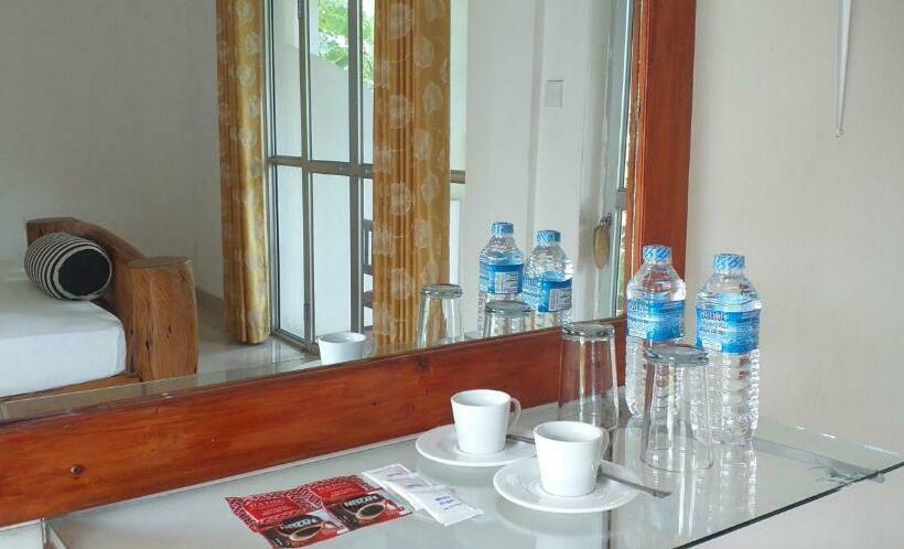 酒店 Hasthi Lake Resort