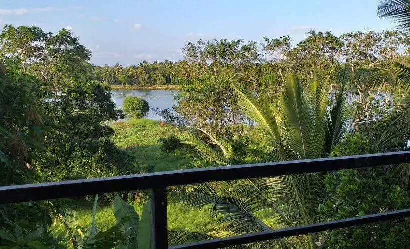 ホテル Hasthi Lake Resort