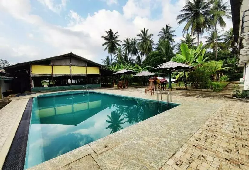 ホテル Hasthi Lake Resort