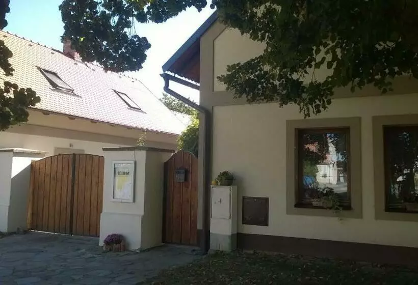 Majatalo Penzion U Kováře