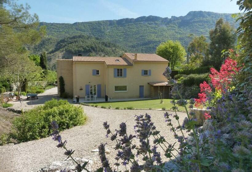 مبيت وإفطار Le Petit Collet