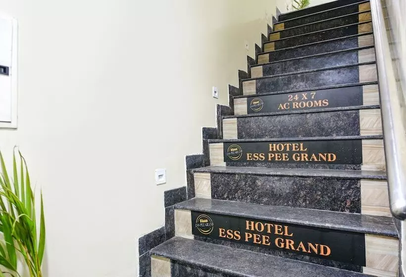 Fabhotel Ess Pee Grand