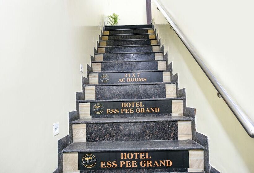 Fabhotel Ess Pee Grand