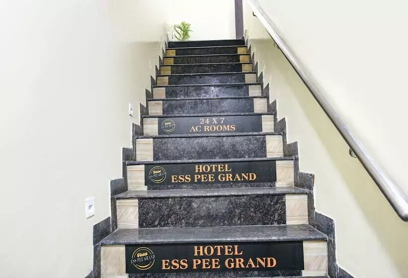 Fabhotel Ess Pee Grand
