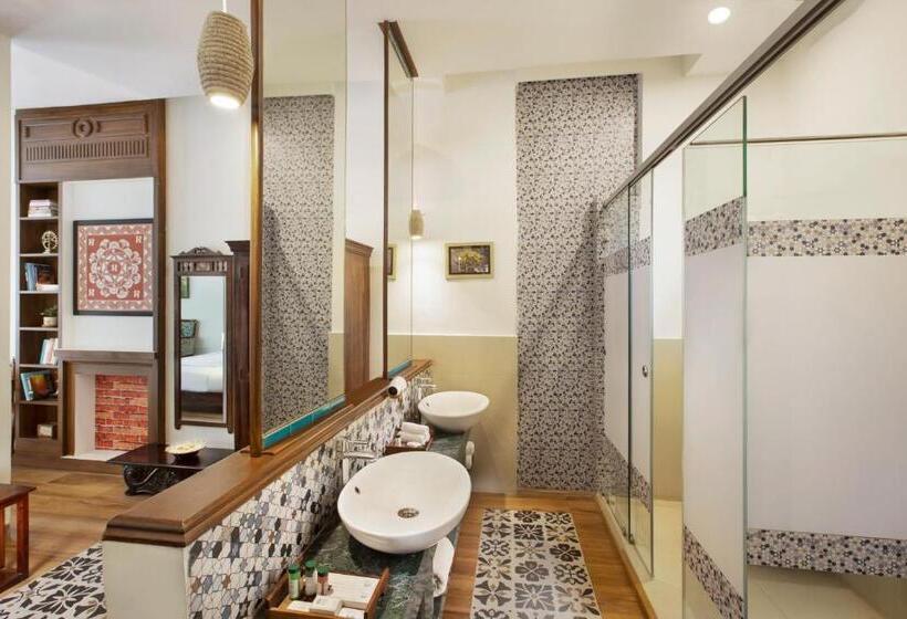 هتل Raga On The Ganges