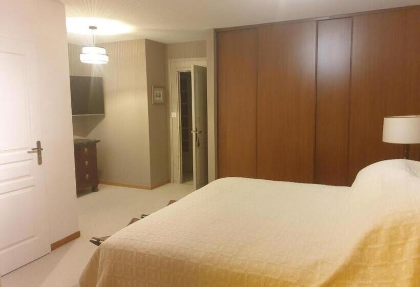 بنسيون Au Clos Du Bourg