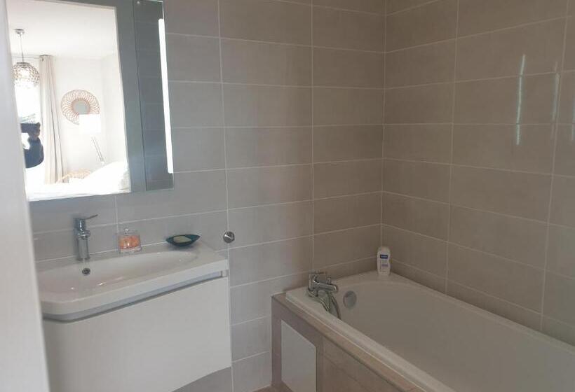 بنسيون Au Clos Du Bourg