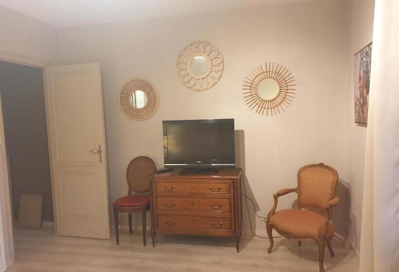 بنسيون Au Clos Du Bourg