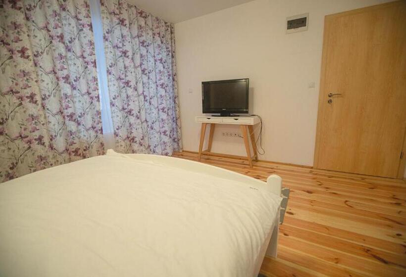 بنسيون Livada Amely