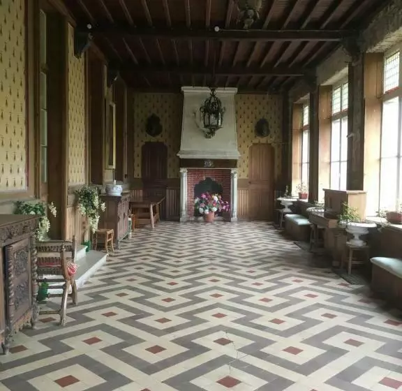 ベッドアンドブレックファースト Château De Villers Châtel
