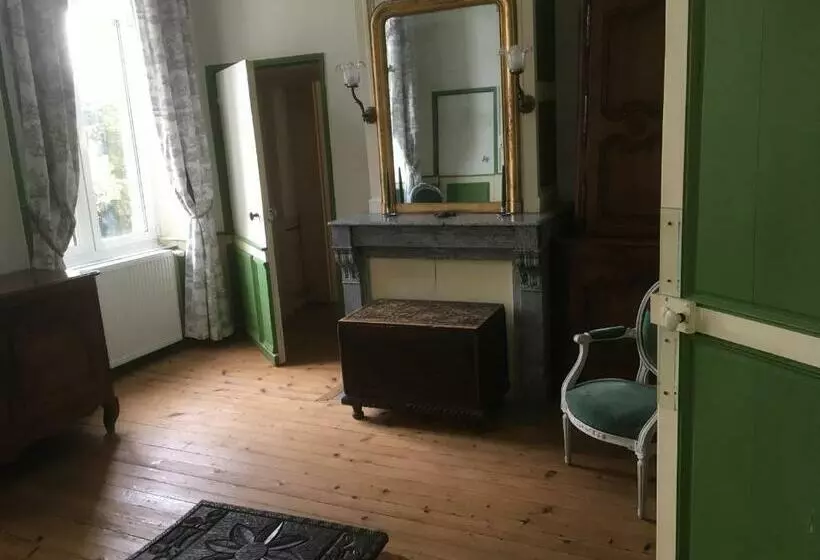 ベッドアンドブレックファースト Château De Villers Châtel