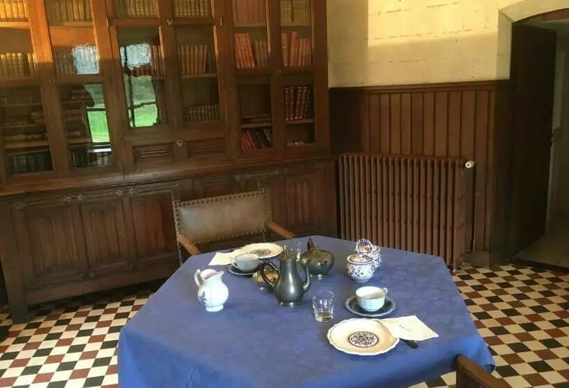 ベッドアンドブレックファースト Château De Villers Châtel