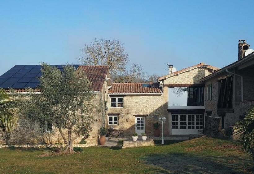 مبيت وإفطار L Ermitage De Saint Bardoux