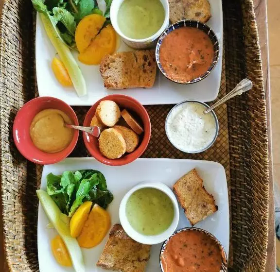 Aamiaismajoitus (B&B) La Peyregoune, Logement En Pleine Nature Et Table D Hôtes