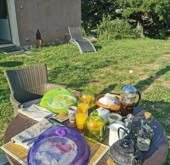 Aamiaismajoitus (B&B) La Peyregoune, Logement En Pleine Nature Et Table D Hôtes
