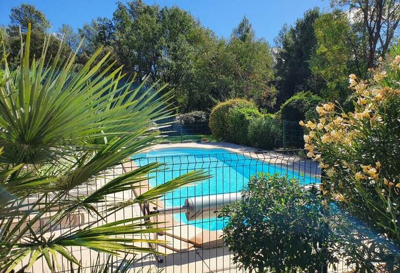 Bed & Breakfast Au Pays De Cézanne