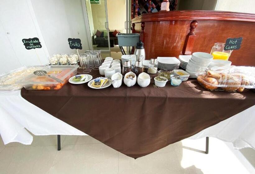 Отель Lomas Inn