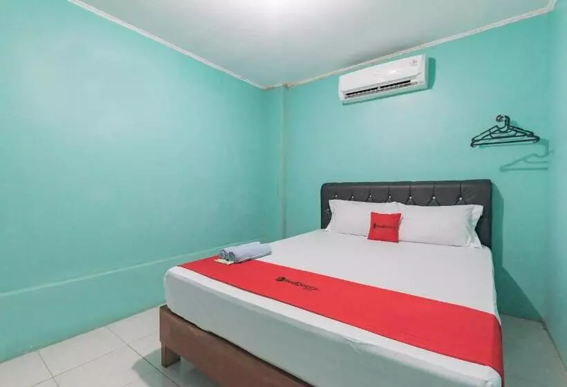 Hotelli Reddoorz Near Pantai Ujung Genteng