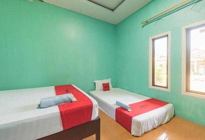 בית מלון כפרי Reddoorz Near Pantai Ujung Genteng