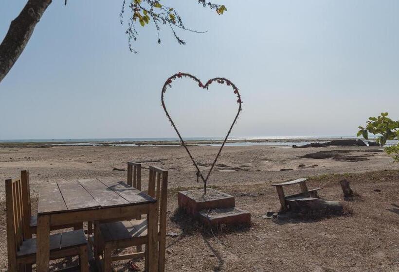 בית מלון כפרי Reddoorz Near Pantai Ujung Genteng