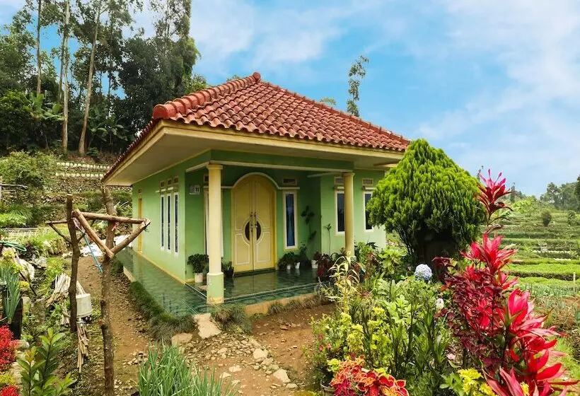 ホテル Spot On 90992 Eco Tourism Desa Panundaan Ciwidey