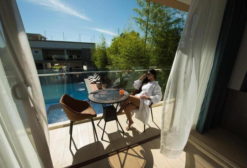 Hotel The First Islatel