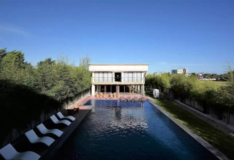 Hotel The First Islatel