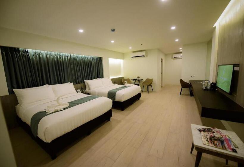 Hotel The First Islatel