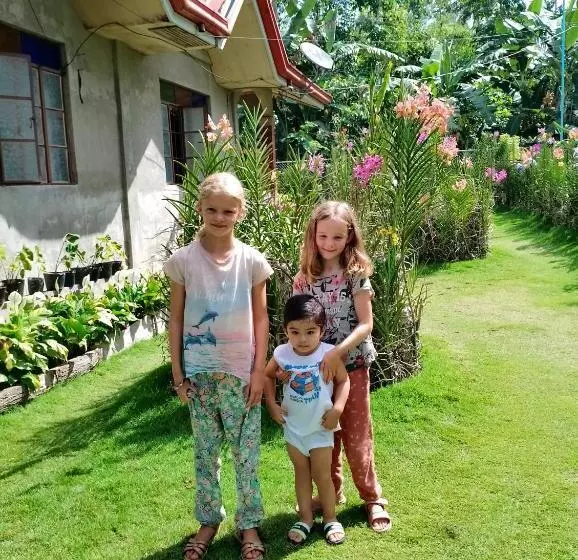 Lhoyjean Garden Hostel