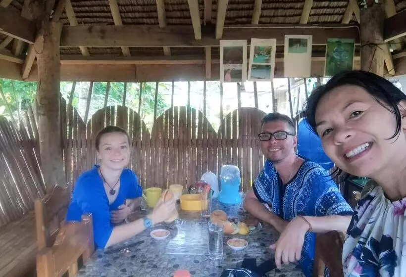 Lhoyjean Garden Hostel