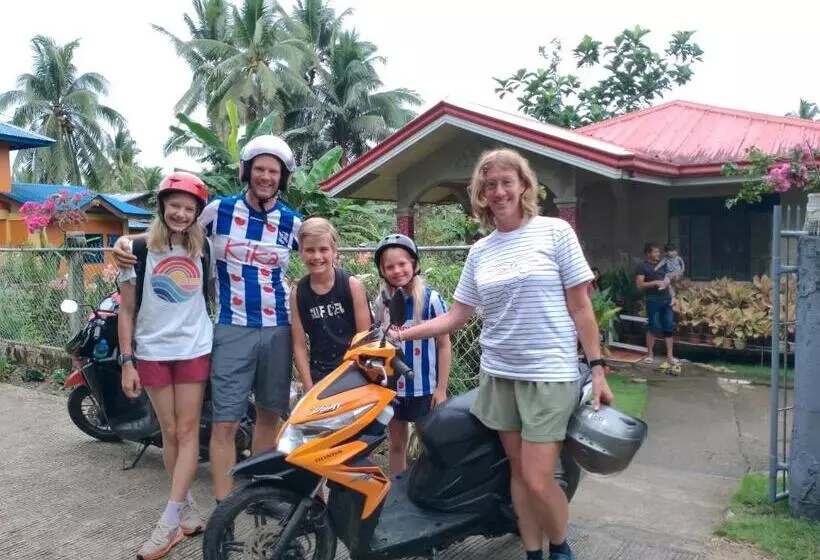 Lhoyjean Garden Hostel