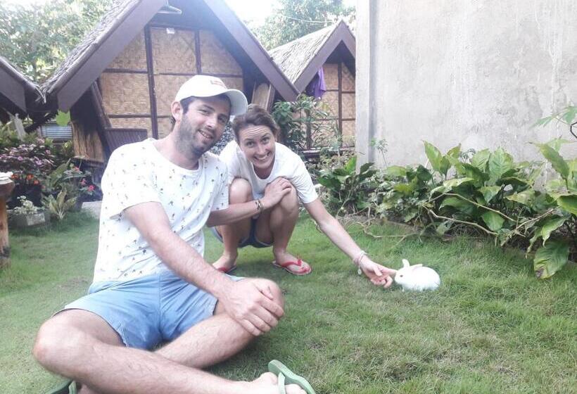 Lhoyjean Garden Hostel