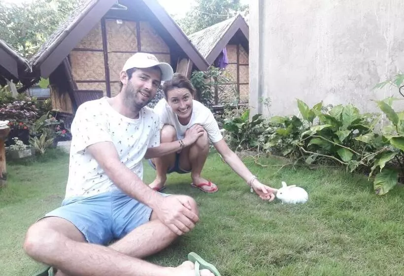 Lhoyjean Garden Hostel