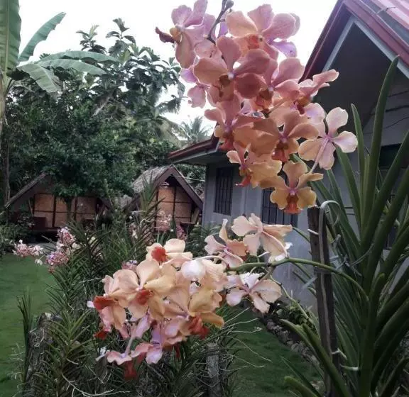 Lhoyjean Garden Hostel