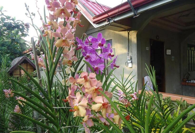 Lhoyjean Garden Hostel