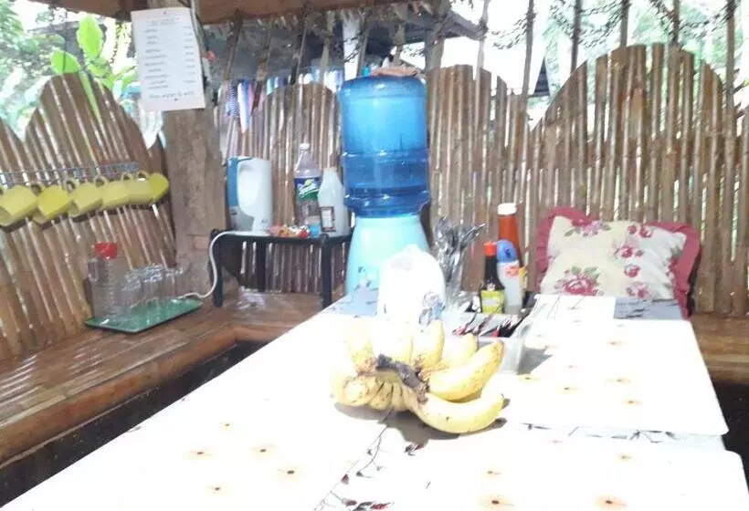 Lhoyjean Garden Hostel