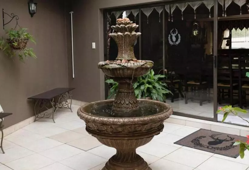 Majatalo Slot Loevenstein Guest House