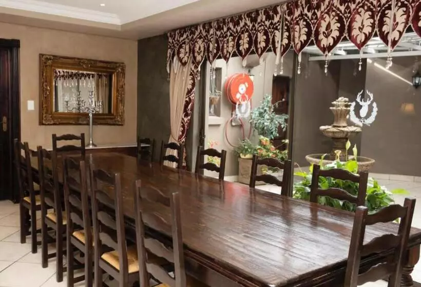 Majatalo Slot Loevenstein Guest House